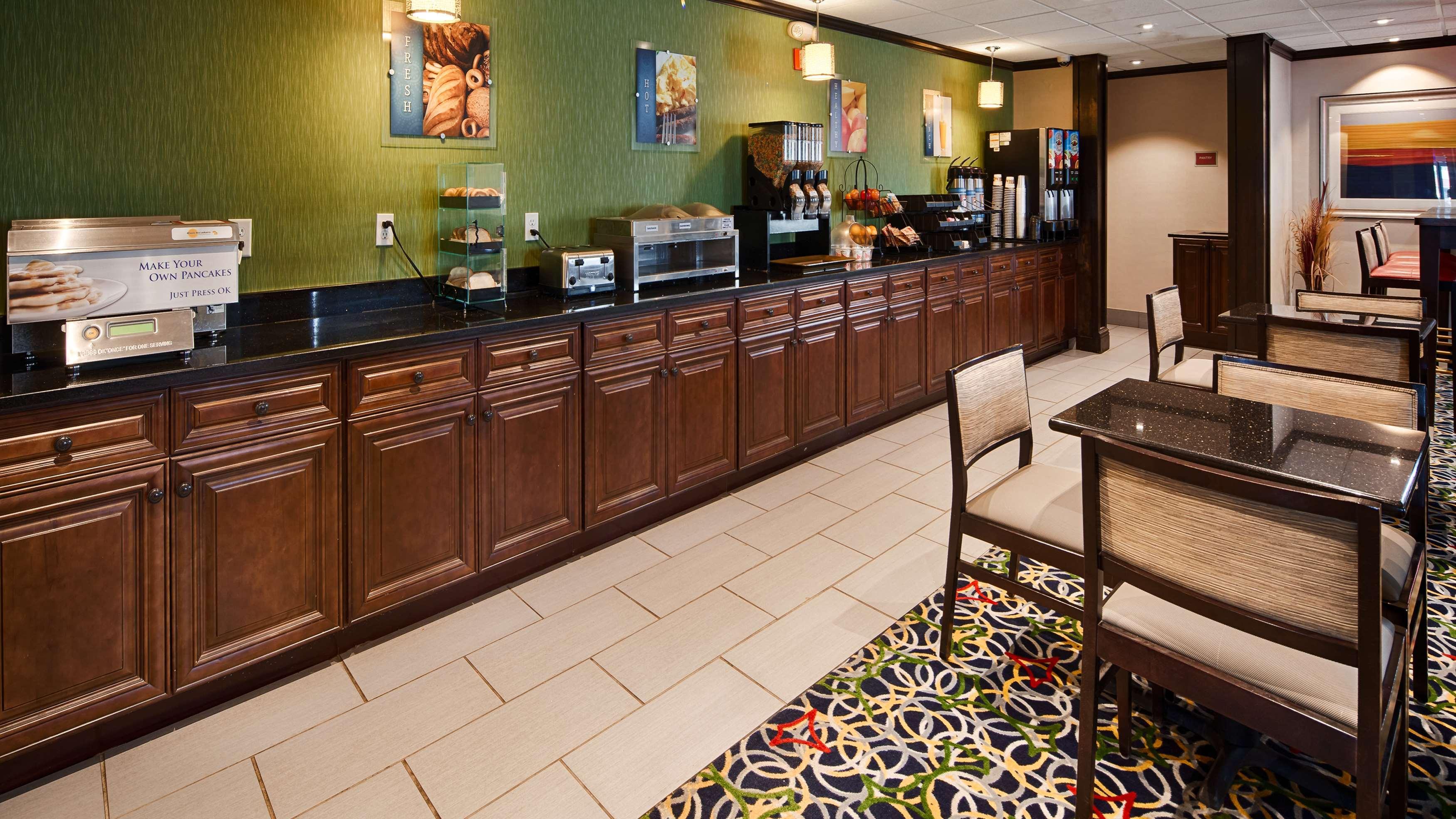 Best Western Elyria Exterior photo